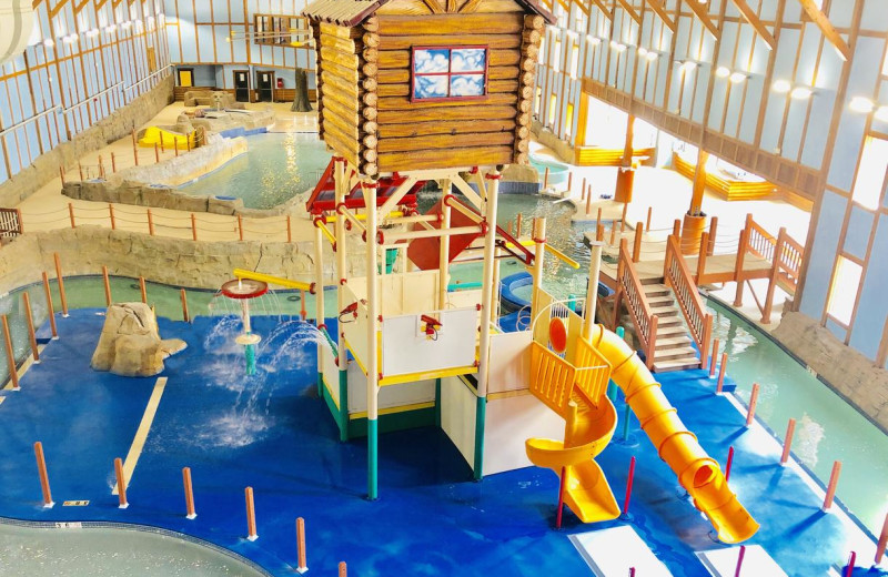 Indoor waterpark at Grand Bear Resort at Starved Rock