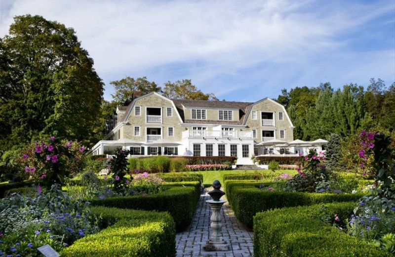 Exterior view of Mayflower Inn.