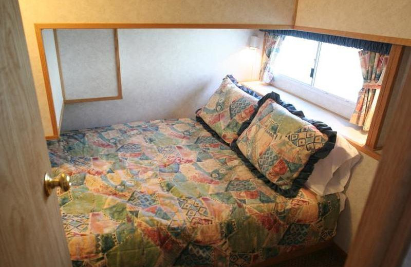 The 70' Titanium houseboat bed at Pleasure Cove.