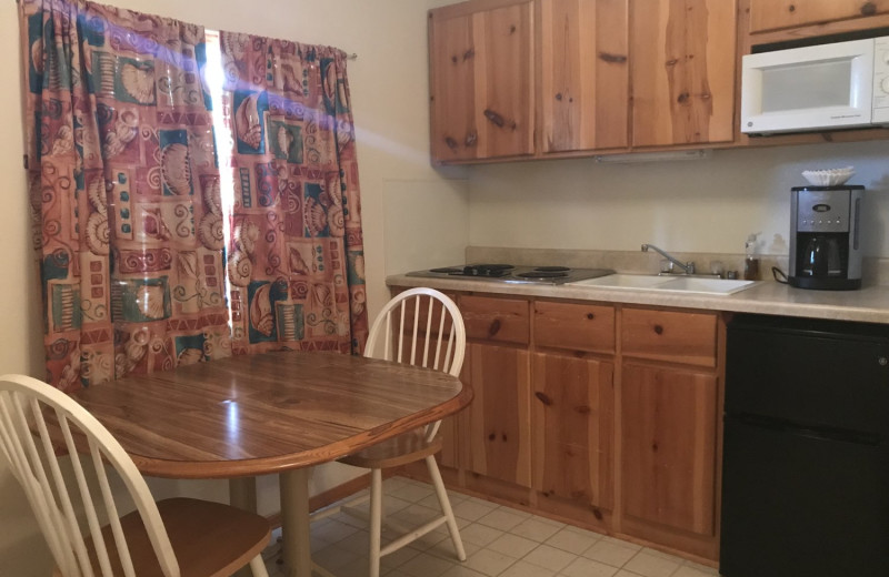 Guest kitchen at Tanglewood Lodge.