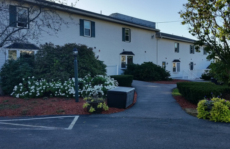 Exterior view of Windrifter Resort.