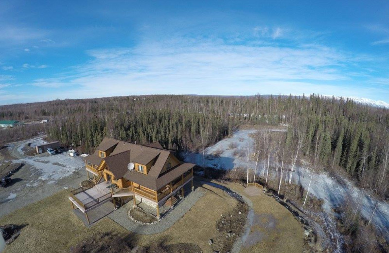 Exterior view of Creekside Lodge.