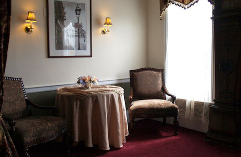 Sitting area at Essex Street Inn Newburyport.