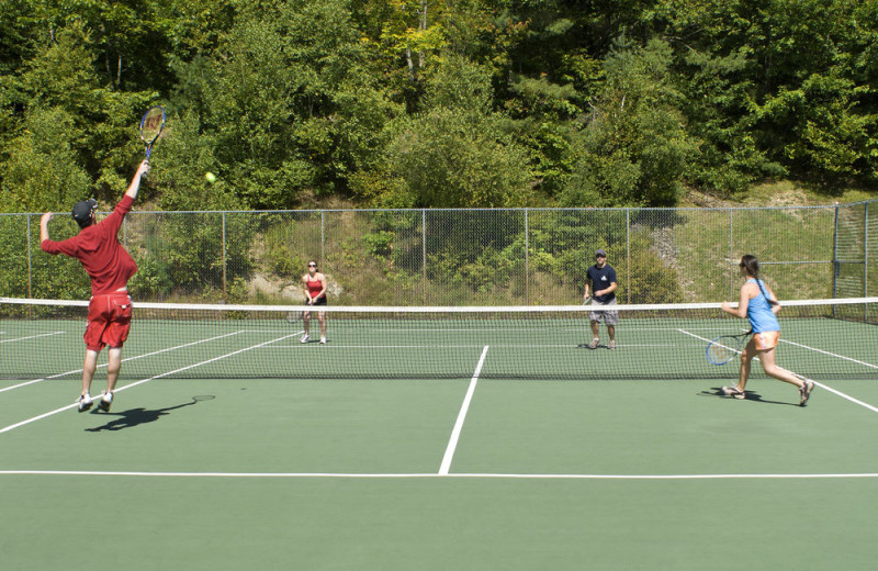 Tennis court at Steele Hill Resorts.