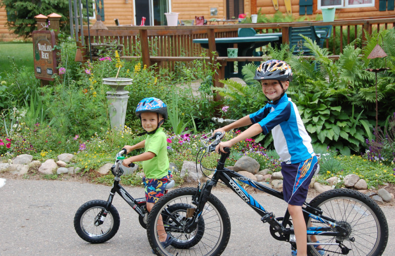 Kids on bikes at Woodland Beach Resort.