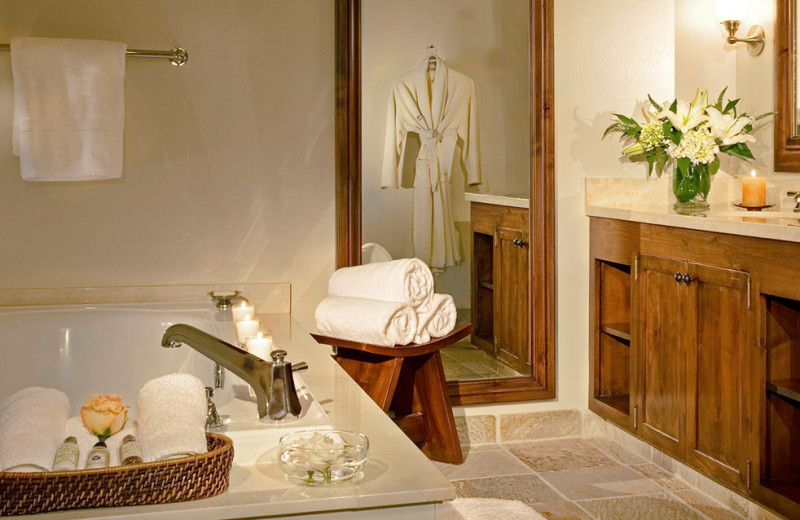 Guest bathroom at Harvest Inn by Charlie Palmer.