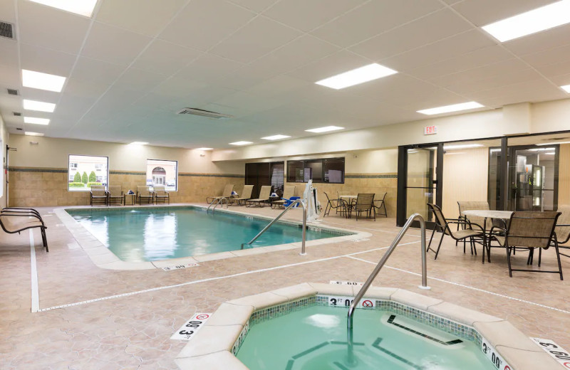 Indoor pool at Hampton Inn Port Huron.