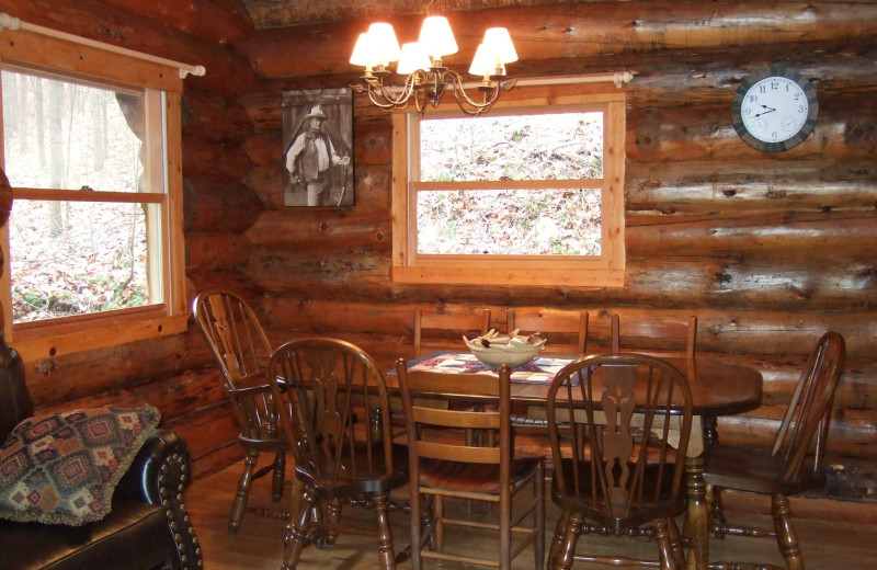 Cabin dining room at Creeks Crossing Cabins.