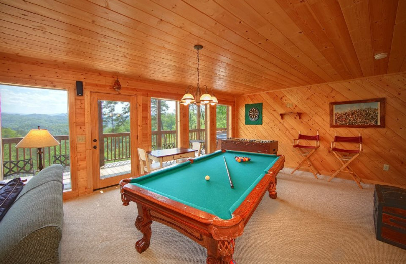 Cabin billiards table at Cabin Fever Vacations.