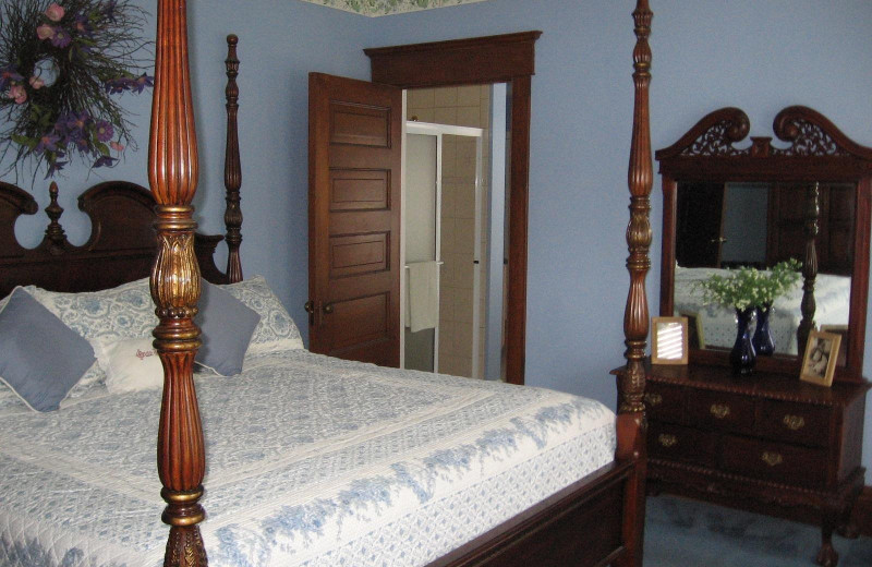 Guest room at Covington Manor B 