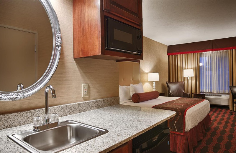 Guest room at The Best Western Abbey Inn Hotel.