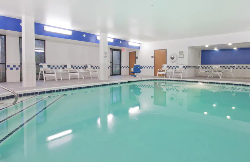 Indoor pool at Hampton Inn Jackson.