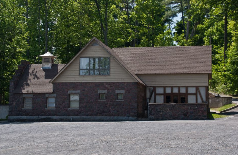 Cottage exterior at Sun Castle Resort Lakefront.