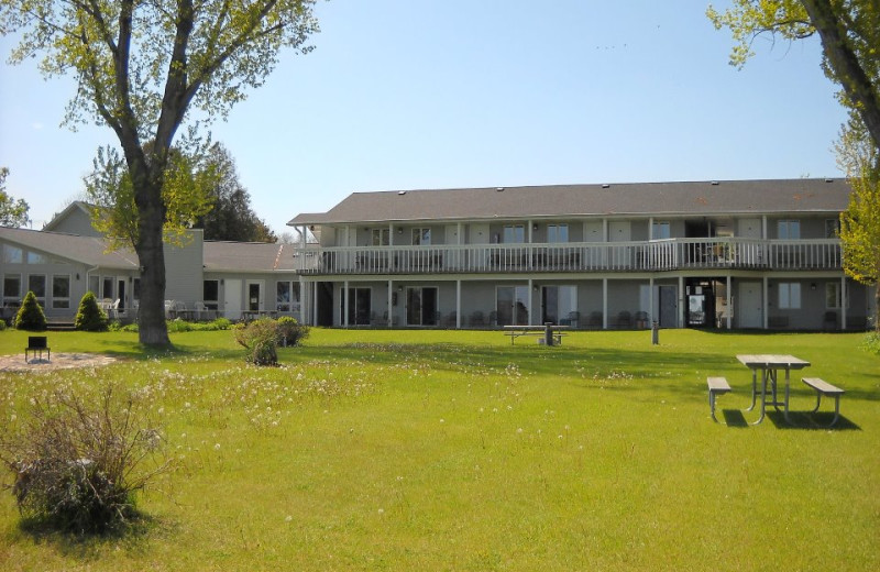 Exterior view of Square Rigger Lodge.