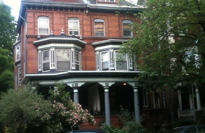 Exterior view of Inn Between Bed & Breakfast.