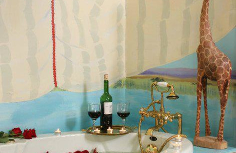 Suite Bath Tub at The Spencer Hotel