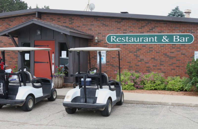 Exterior view of Coachman's Golf Resort.