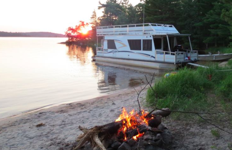 Bonfire view at Voyagaire Lodge and Houseboats.