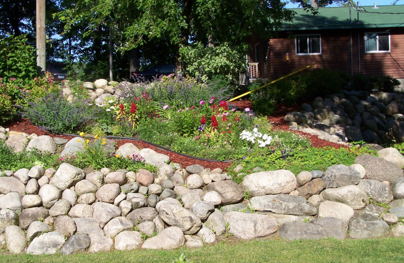 Cabin exterior at Isle O' Dreams Lodge.