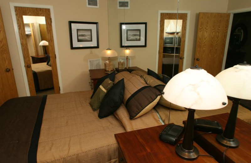 Guest bedroom at Edgewater Inn on the Harbor.