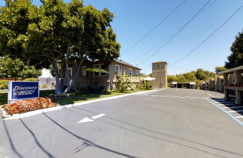 Exterior view of Napa Discovery Inn.