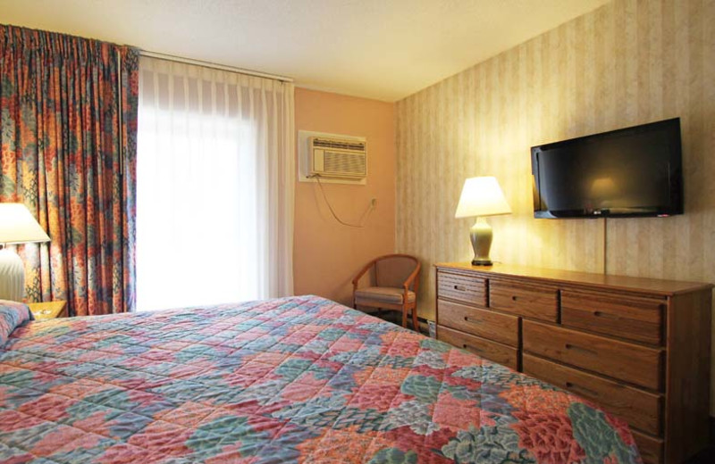 King suite bedroom at Fireside Inn & Suites at Lake Winnipesaukee.