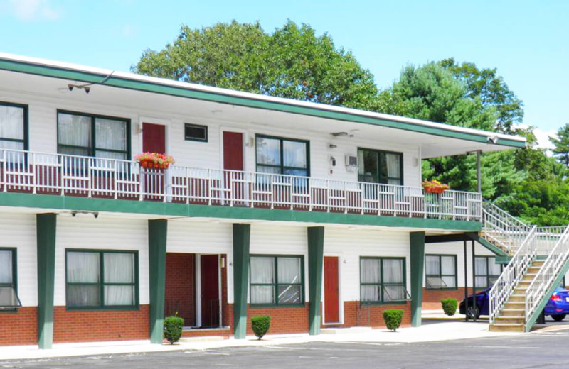 Exterior view of  Travelers Inn.