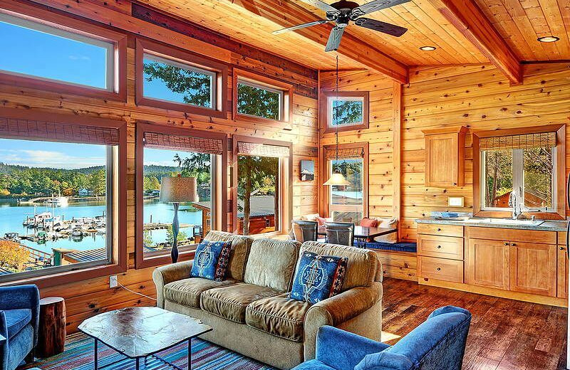 Guest living room at Snug Harbor Marina Resort.