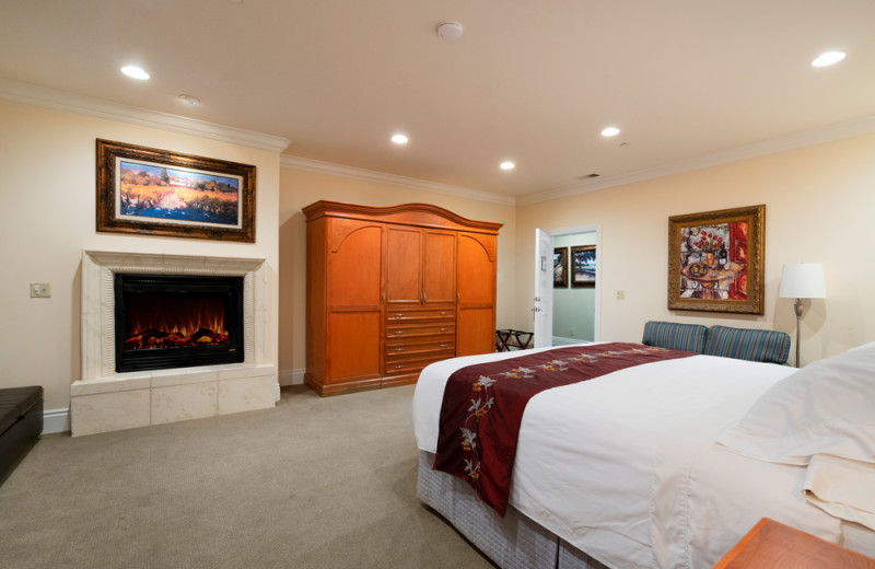 Guest room at Atherton Inn.