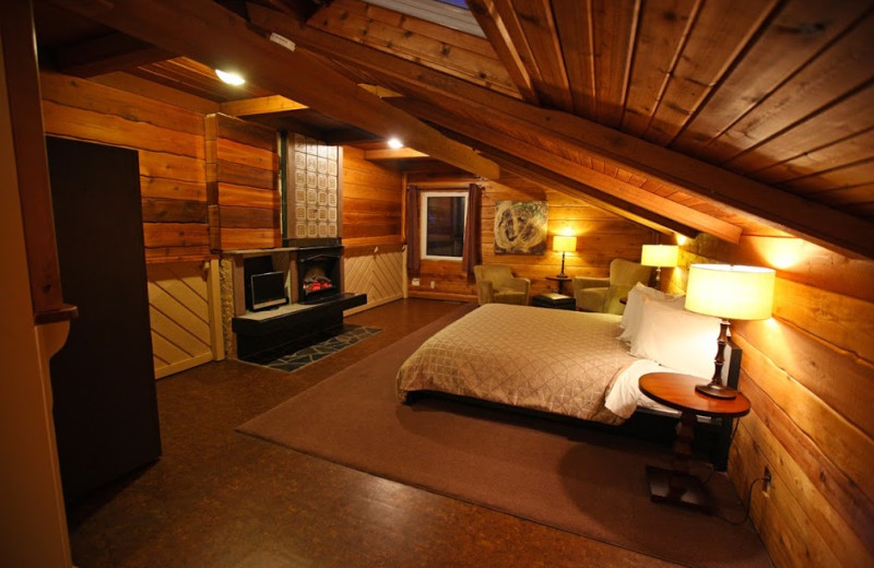 Guest room at Banff Boutique Inn-Pension Tannenhof.