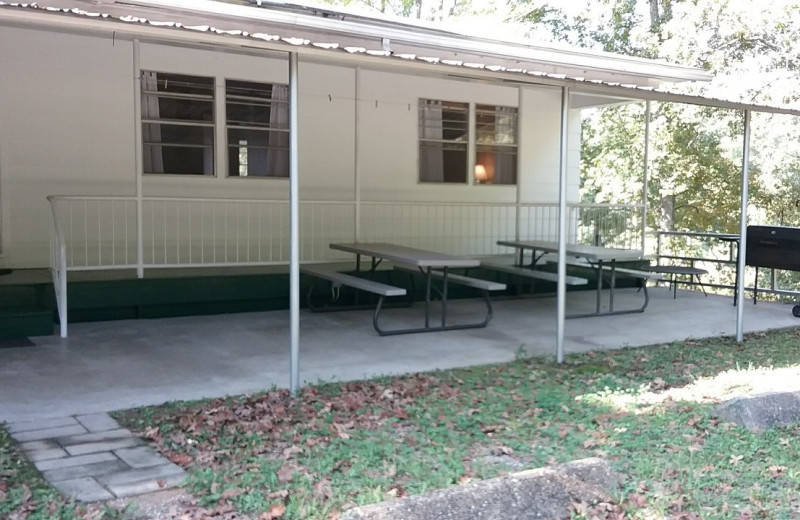 Exterior view of Lynnhurst Family Resort.