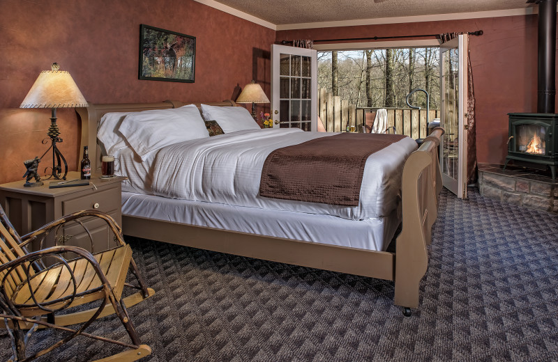 The Muir Cottage guest bedroom at Glenlaurel, A Scottish Inn & Cottages.