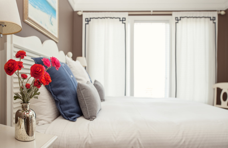 Guest bedroom at Bay Harbor Village Hotel & Conference Center.