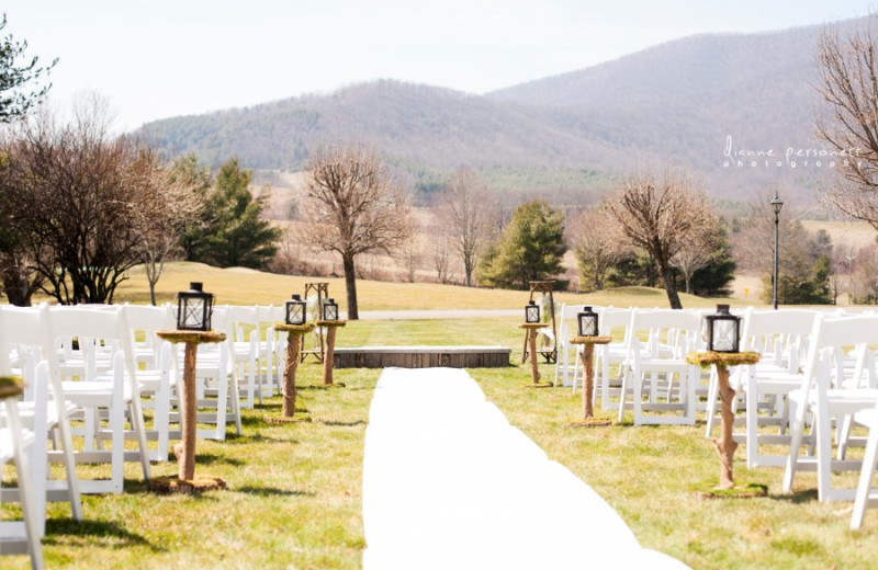 Wedding ceremony at Jefferson Landing.