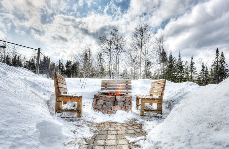 Fire pit at Fiddler Lake Resort.