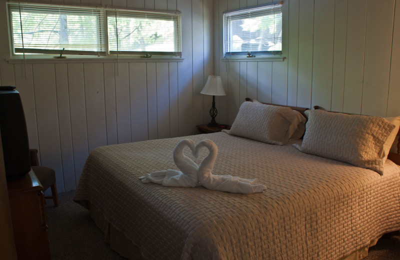 Guest bedroom at Sun Castle Resort Lakefront.