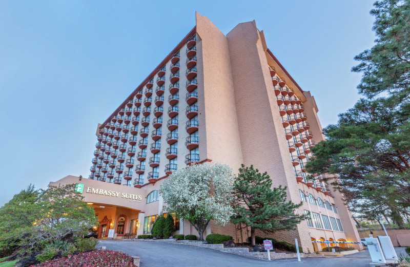 Exterior view of Embassy Suites Kansas City.