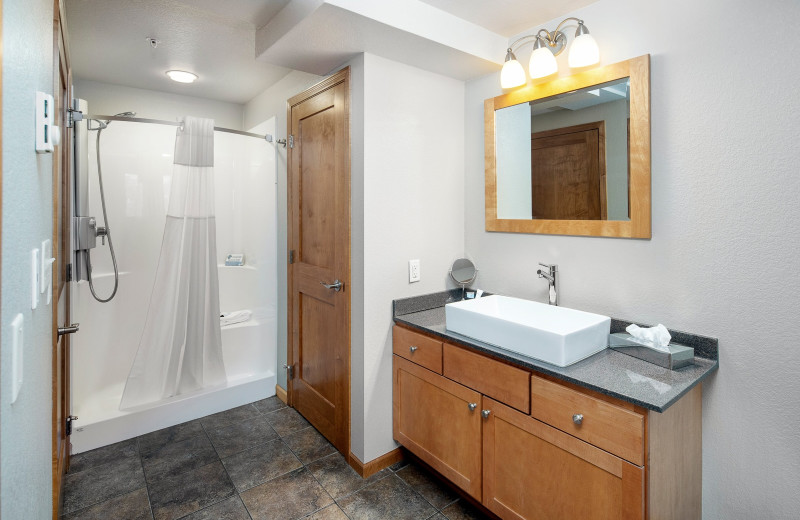 Guest bathroom at Beacon Pointe Resort.