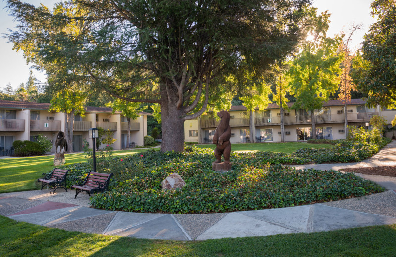 Exterior view of Los Gatos Lodge.