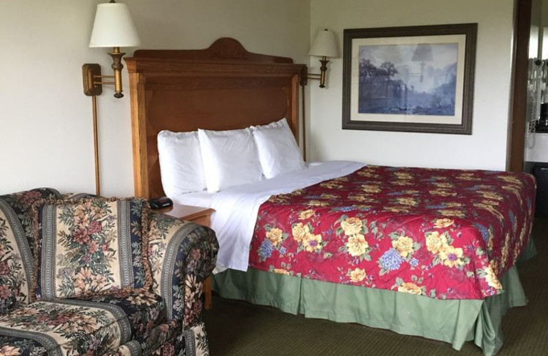 Guest room at Branson Gazebo Inn.