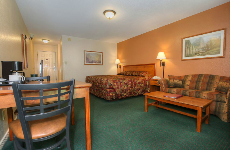 Guest room at Majestic Mountain Inn.