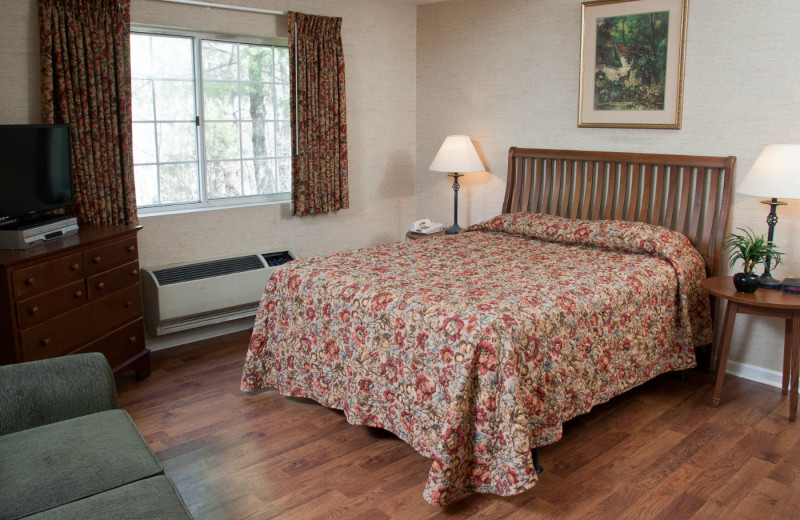 Guest bedroom at Fernwood Resort.