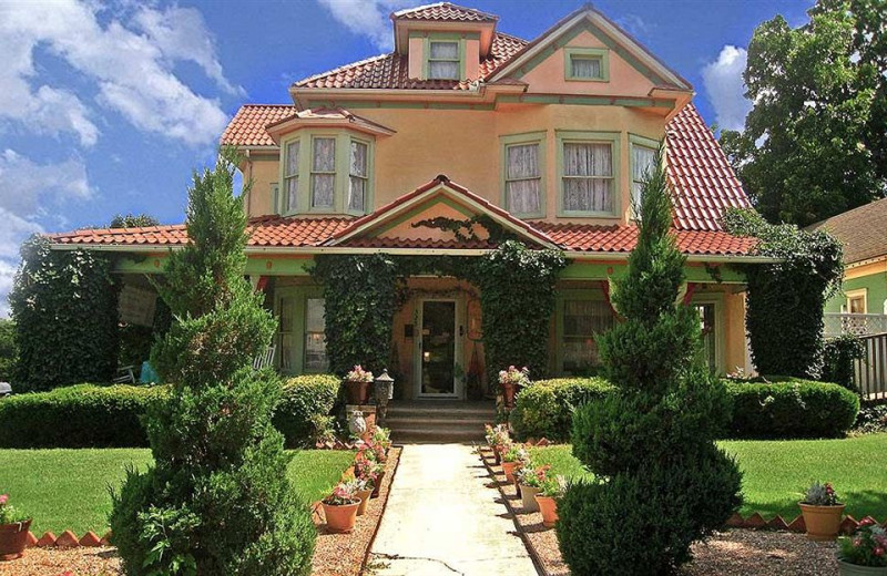 Exterior view of Arcadian Inn Bed & Breakfast.