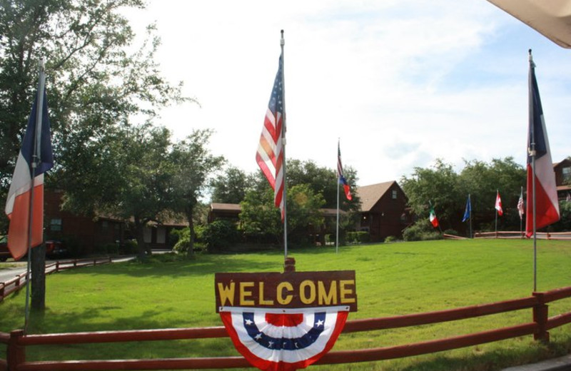 Exterior View of Canyon Lake Cabins & Cottages
