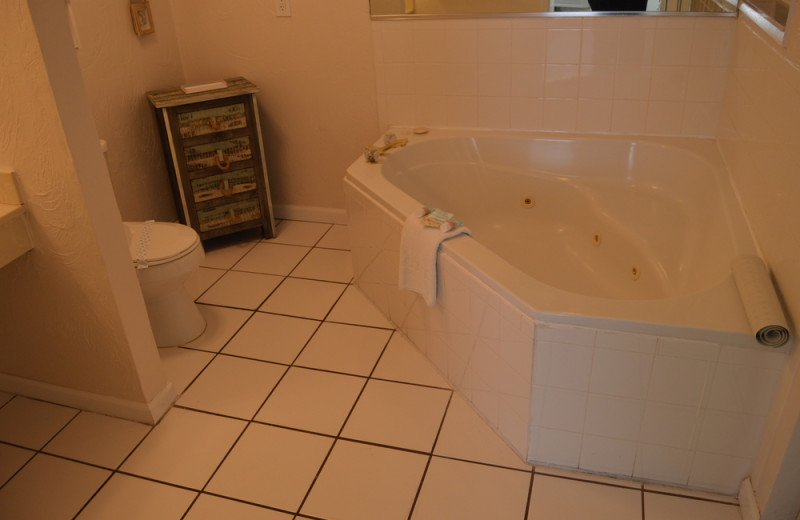 Guest bathroom at Fountain Beach Resort.