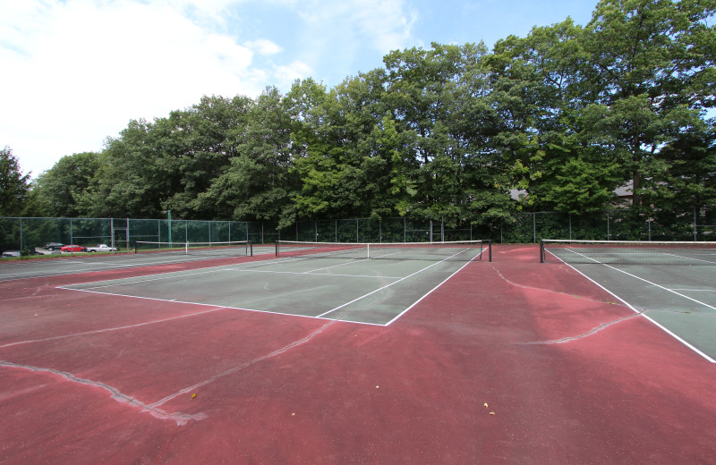 Tennis court at The Lodge at Lincoln Station.