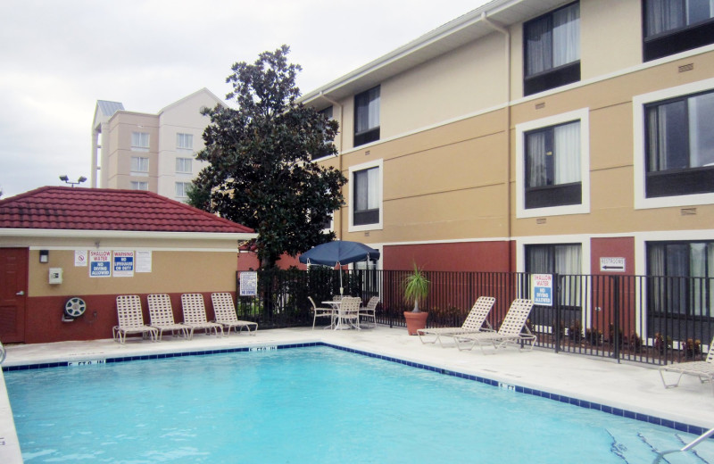 Outdoor pool at Extended Stay Deluxe – Orlando - Universal Studios.