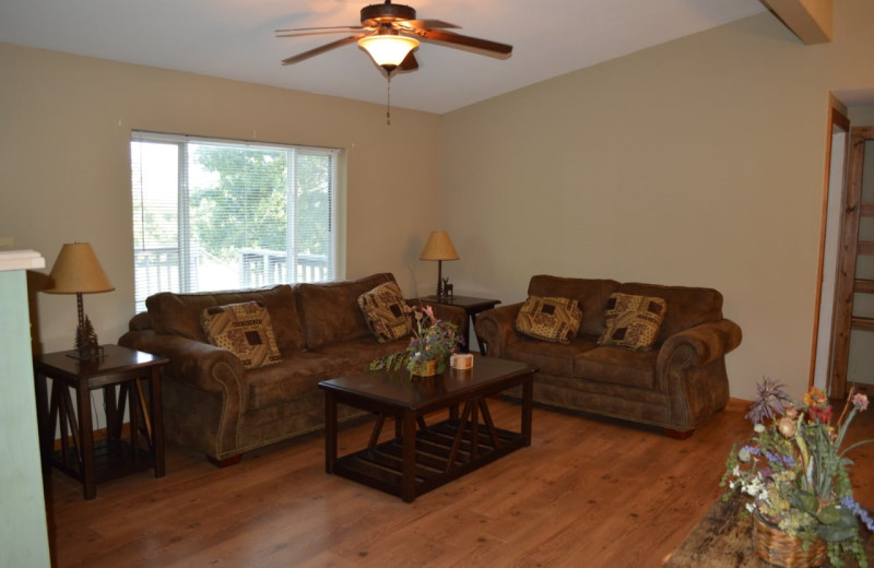 Cabin living room at Mulberry Mountain Lodging & Events.