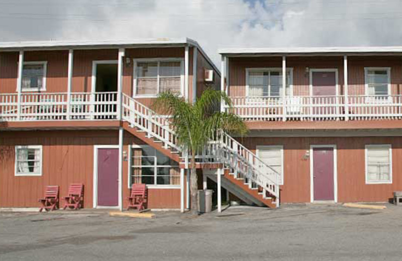 Exterior View of Magic Suntan Motel