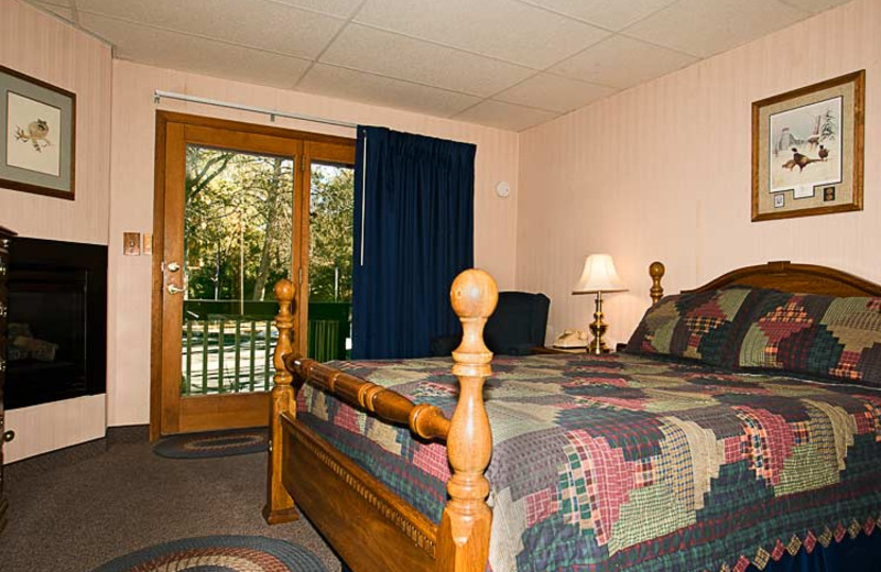 Guest room at 4 Seasons Inn.